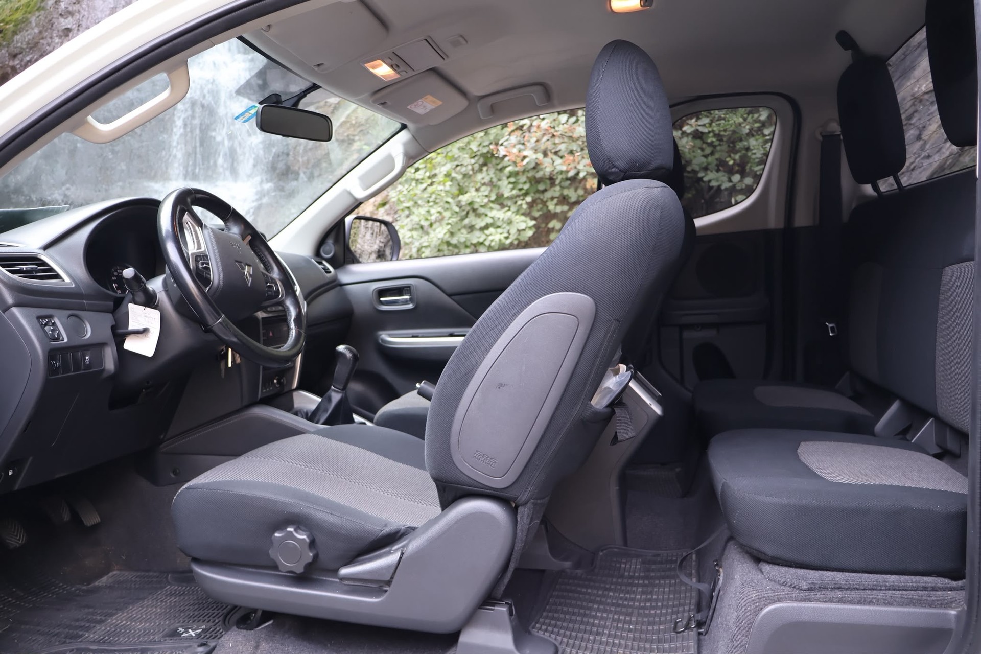 MITSUBISHI L 200 2.2 Style Club Cab-image-8