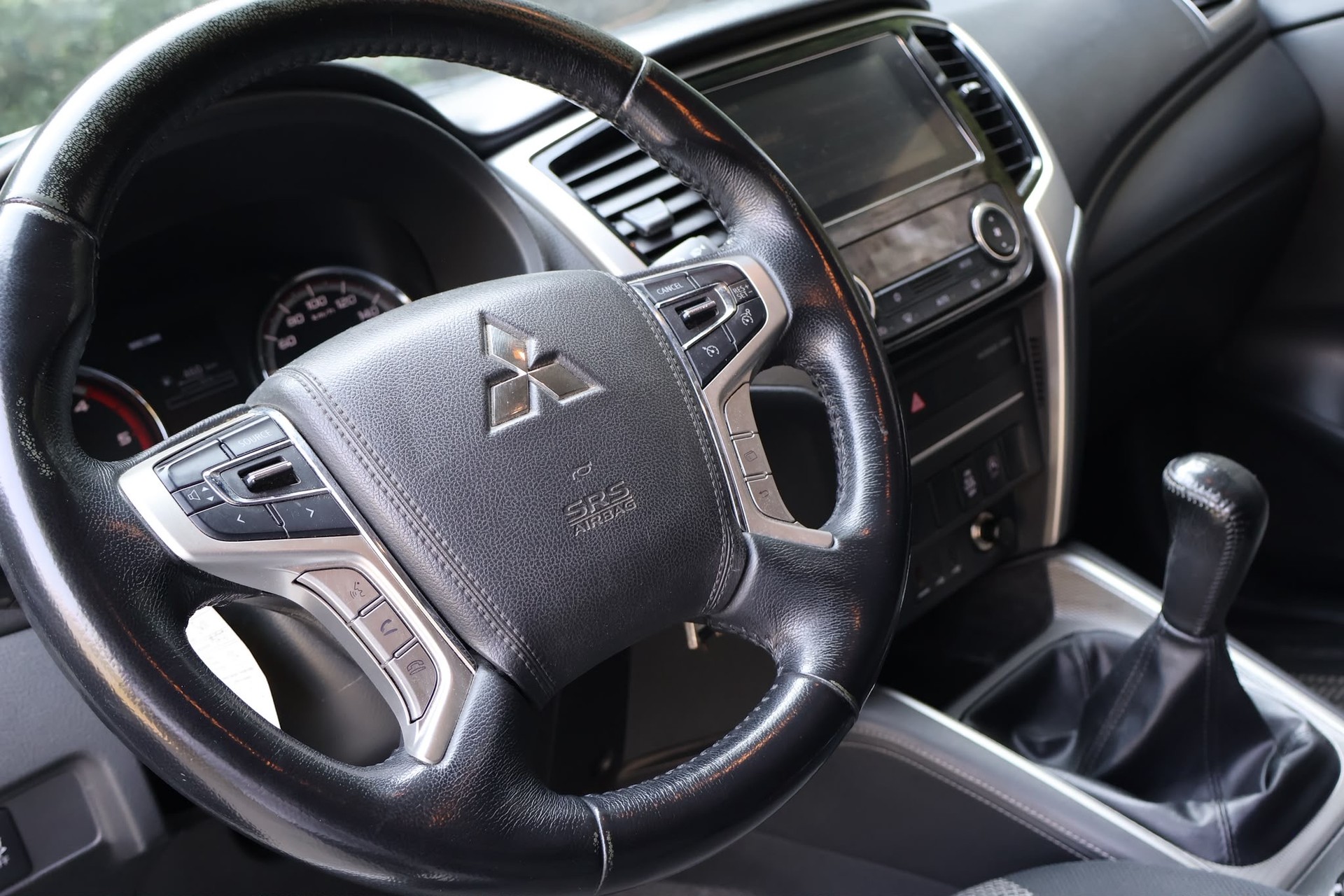 MITSUBISHI L 200 2.2 Style Club Cab-image-7