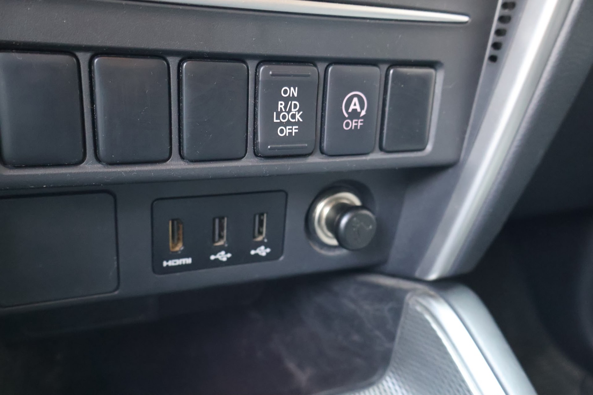 MITSUBISHI L 200 2.2 Style Club Cab-image-10