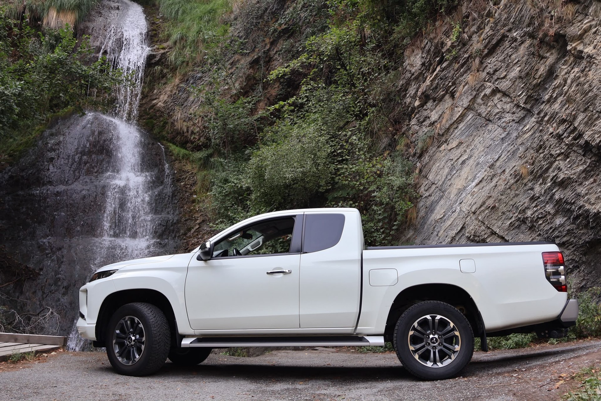 MITSUBISHI L 200 2.2 Style Club Cab-image-5