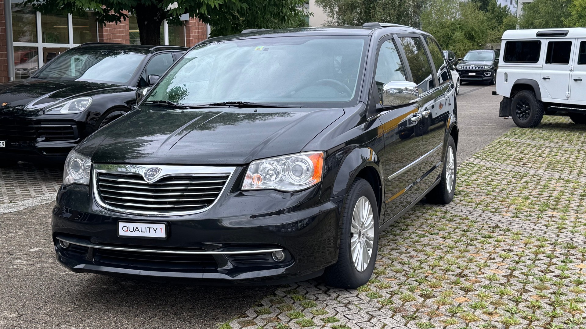 LANCIA Voyager 2.8D Gold Automatic-image-1