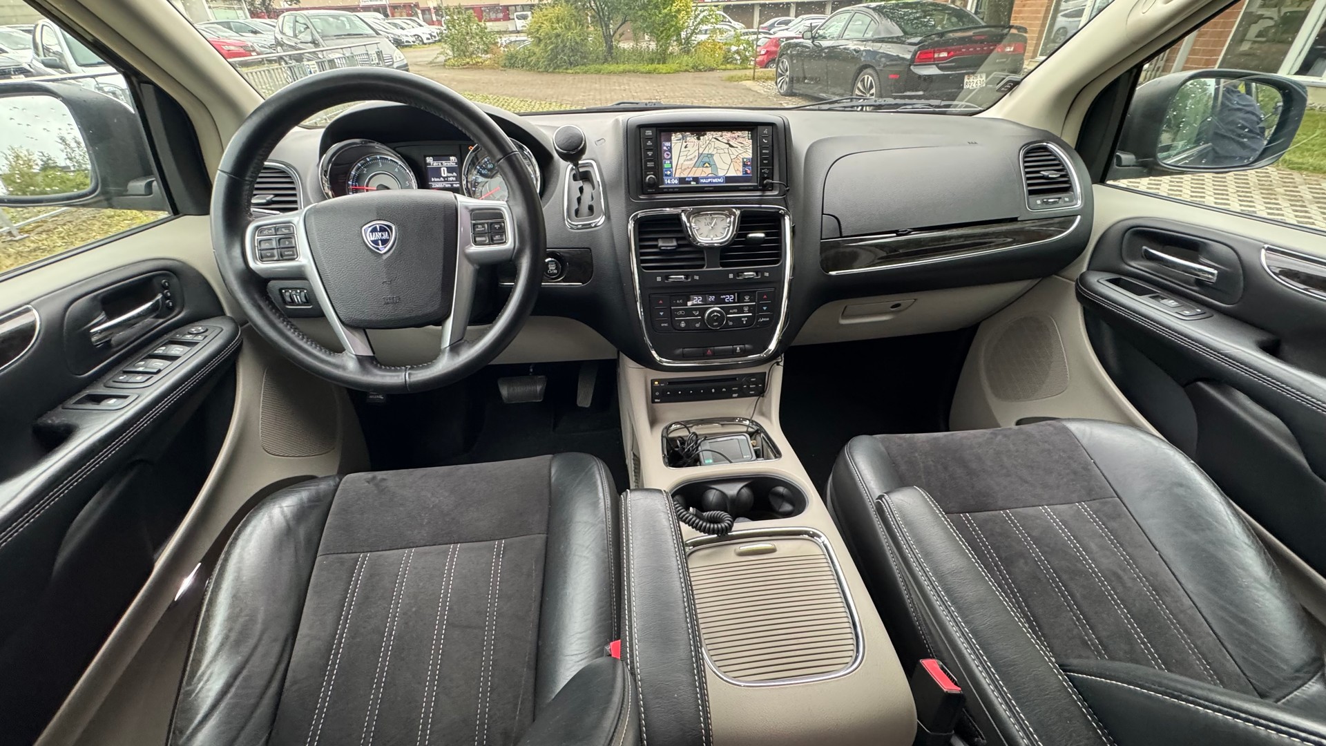 LANCIA Voyager 2.8D Gold Automatic-image-6