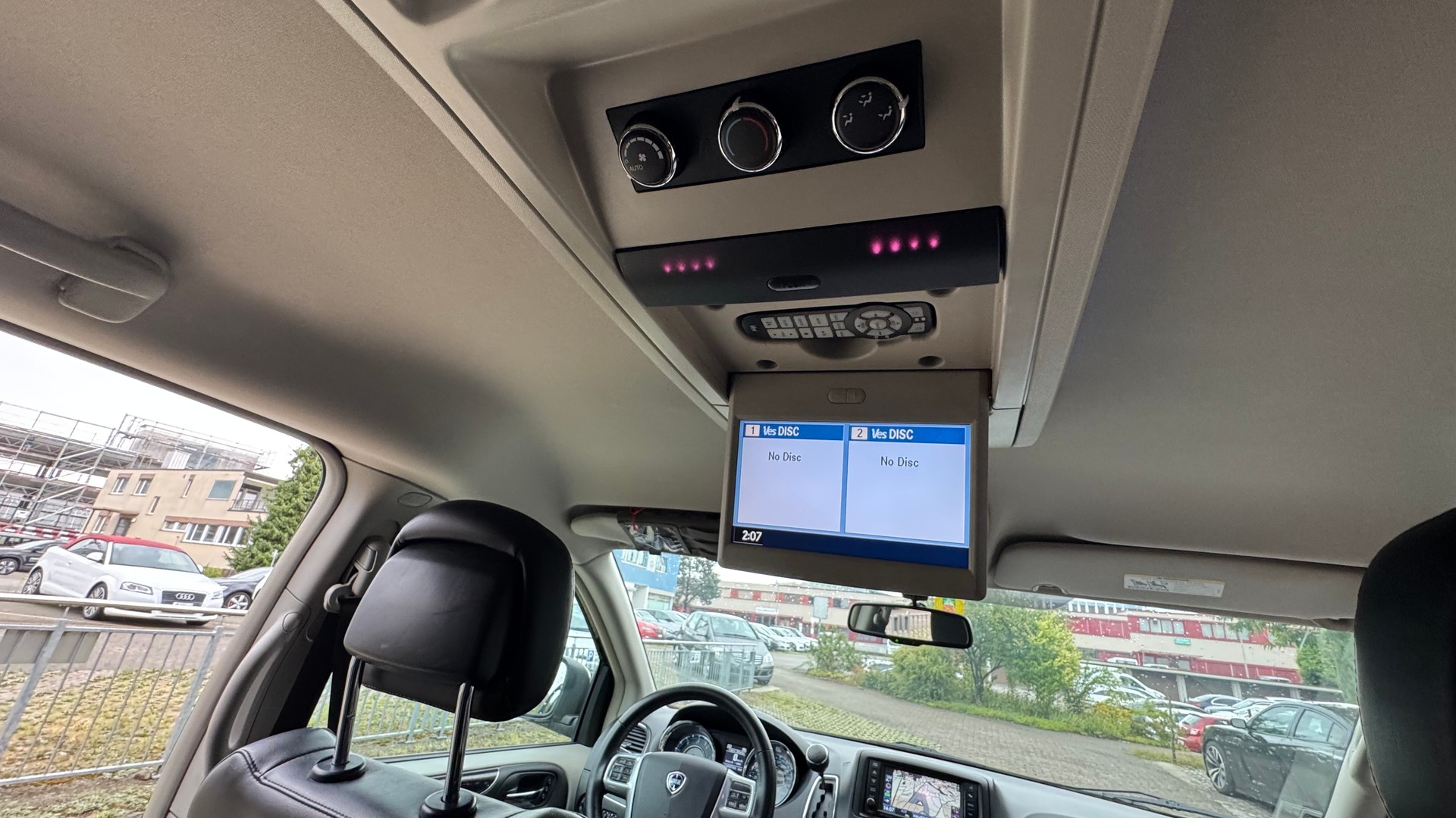 LANCIA Voyager 2.8D Gold Automatic-image-11