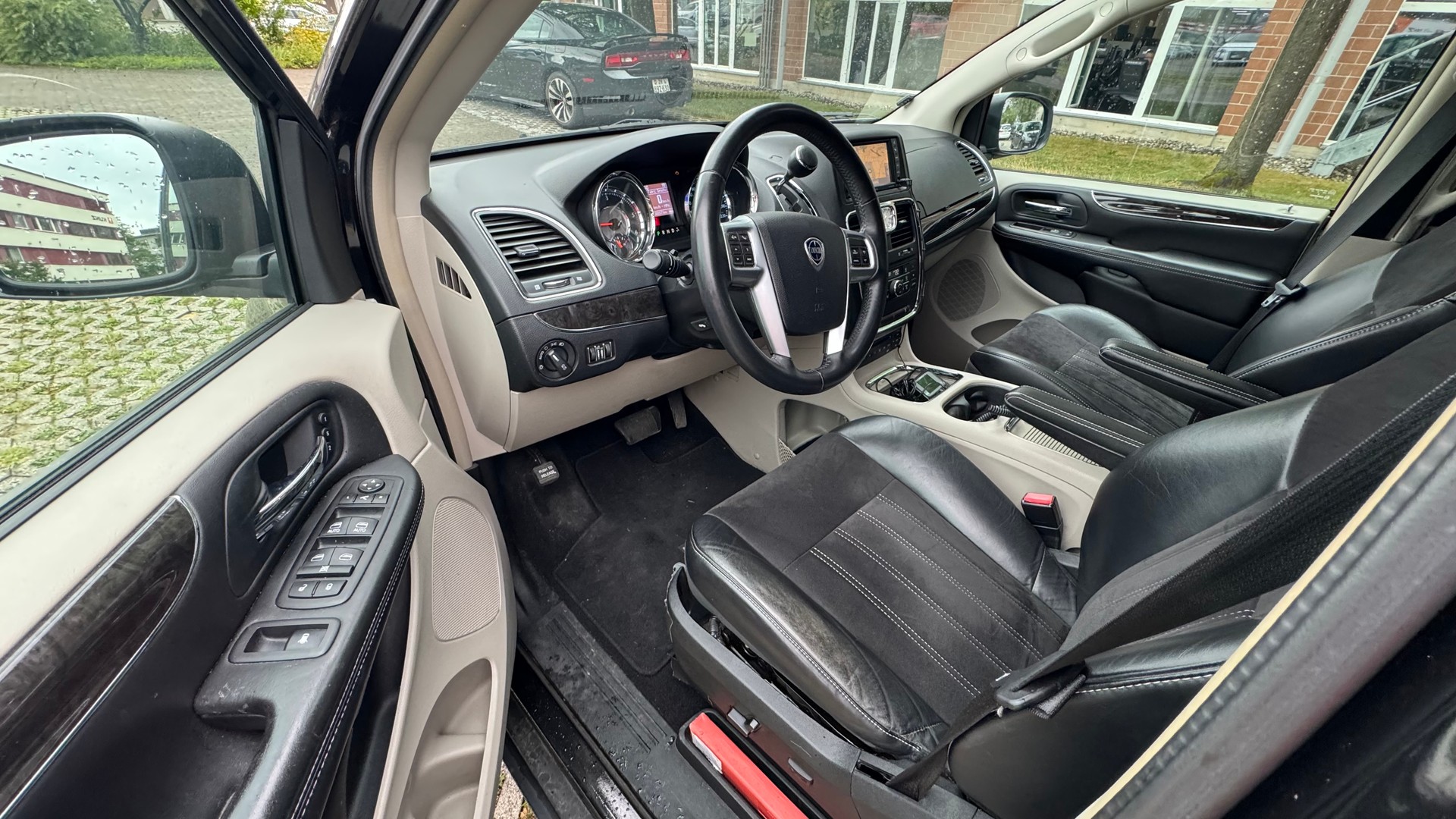 LANCIA Voyager 2.8D Gold Automatic-image-5
