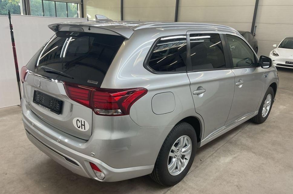 MITSUBISHI Outlander 2.4 PHEV Value 4WD Automatic-image-5