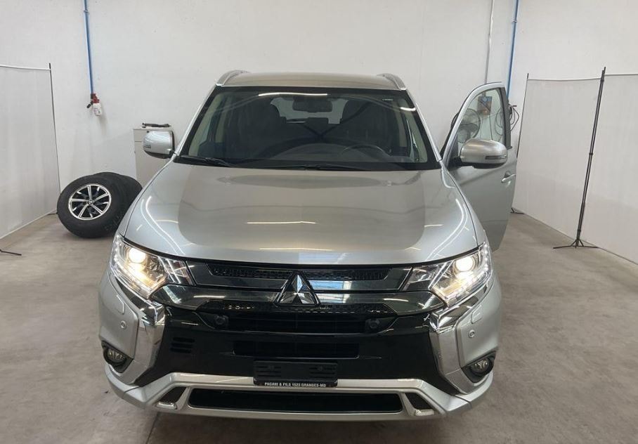MITSUBISHI Outlander 2.4 PHEV Value 4WD Automatic-image-4