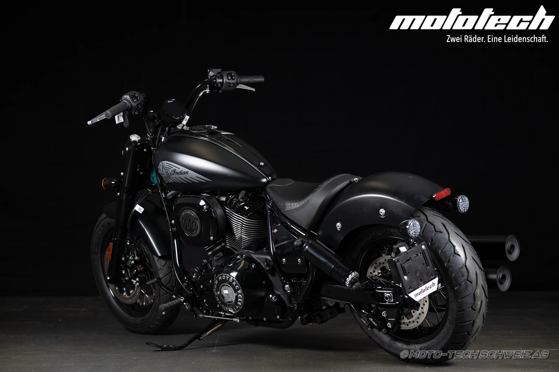 INDIAN Chief Bobber Dark Horse-showroom-element-3