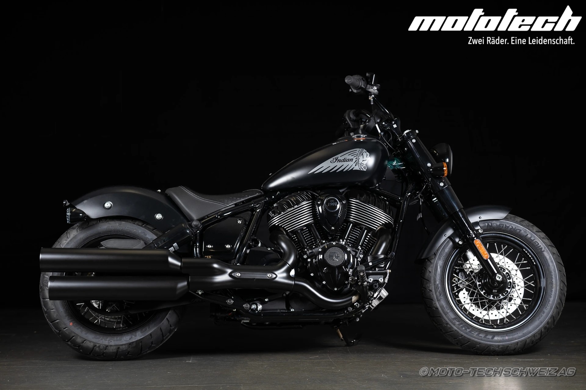 INDIAN Chief Bobber Dark Horse-showroom-element-1
