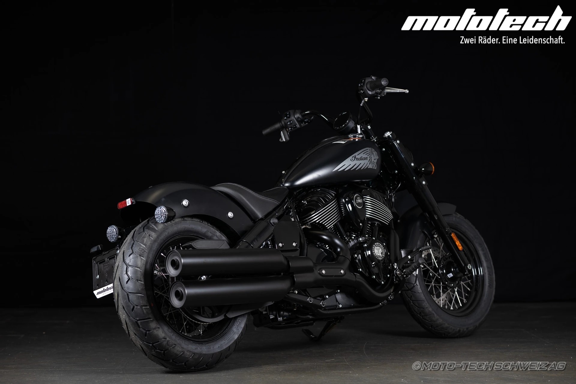INDIAN Chief Bobber Dark Horse-showroom-element-2