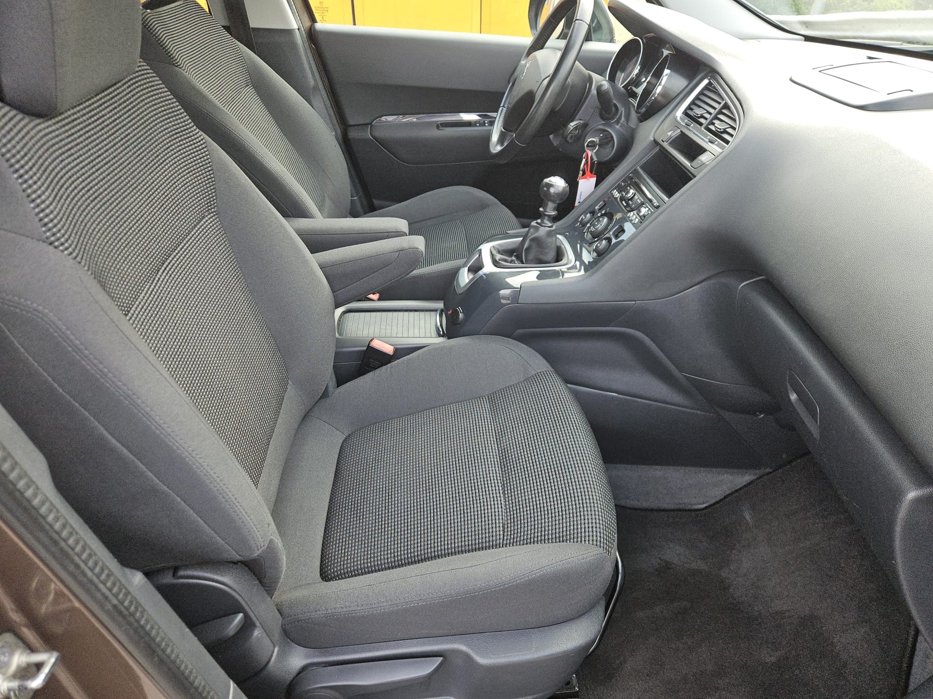 PEUGEOT 5008 1.2 Pure Tech Active-image-6
