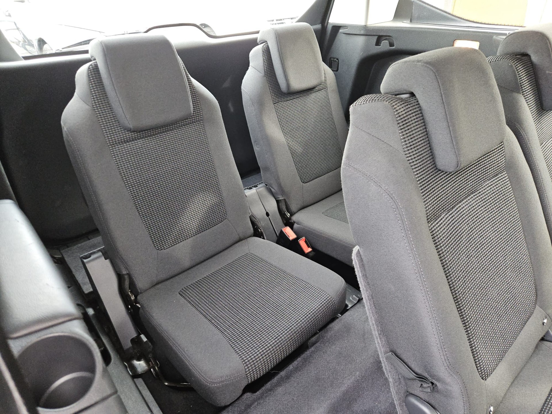 PEUGEOT 5008 1.2 Pure Tech Active-image-11