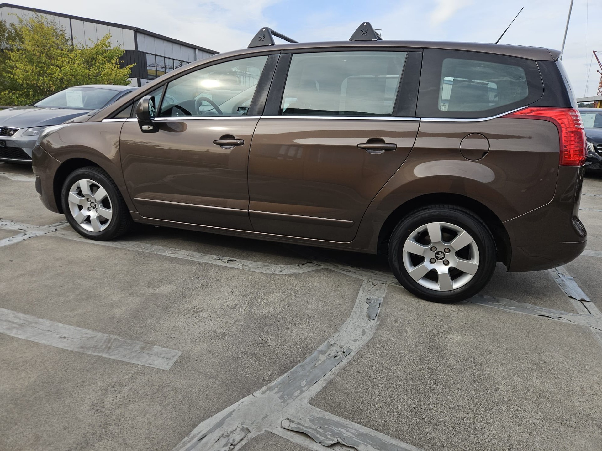 PEUGEOT 5008 1.2 Pure Tech Active-showroom-element-1