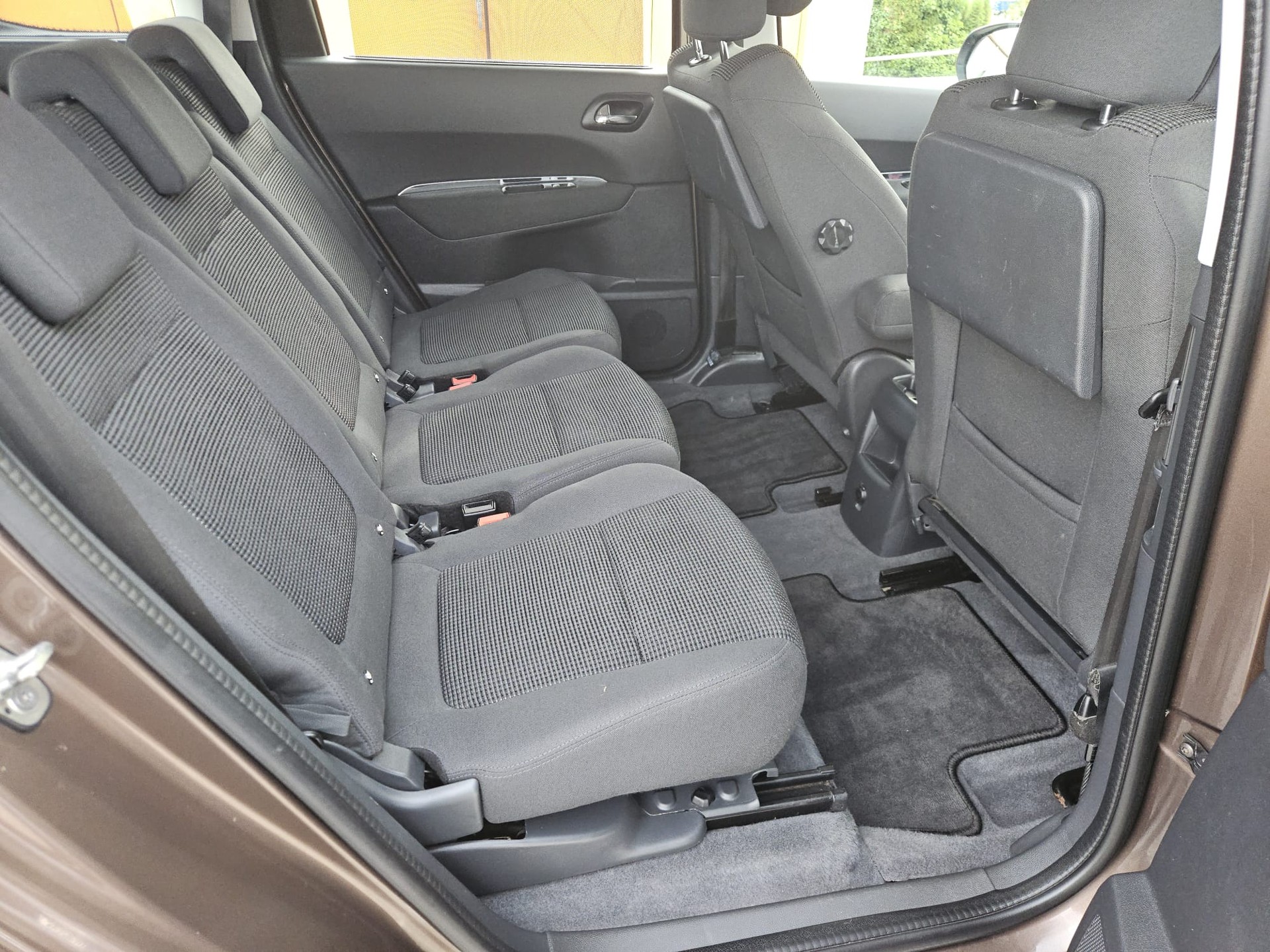 PEUGEOT 5008 1.2 Pure Tech Active-image-8