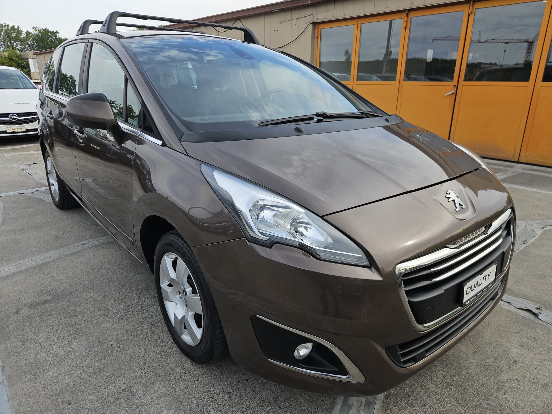 PEUGEOT 5008 1.2 Pure Tech Active-image-5