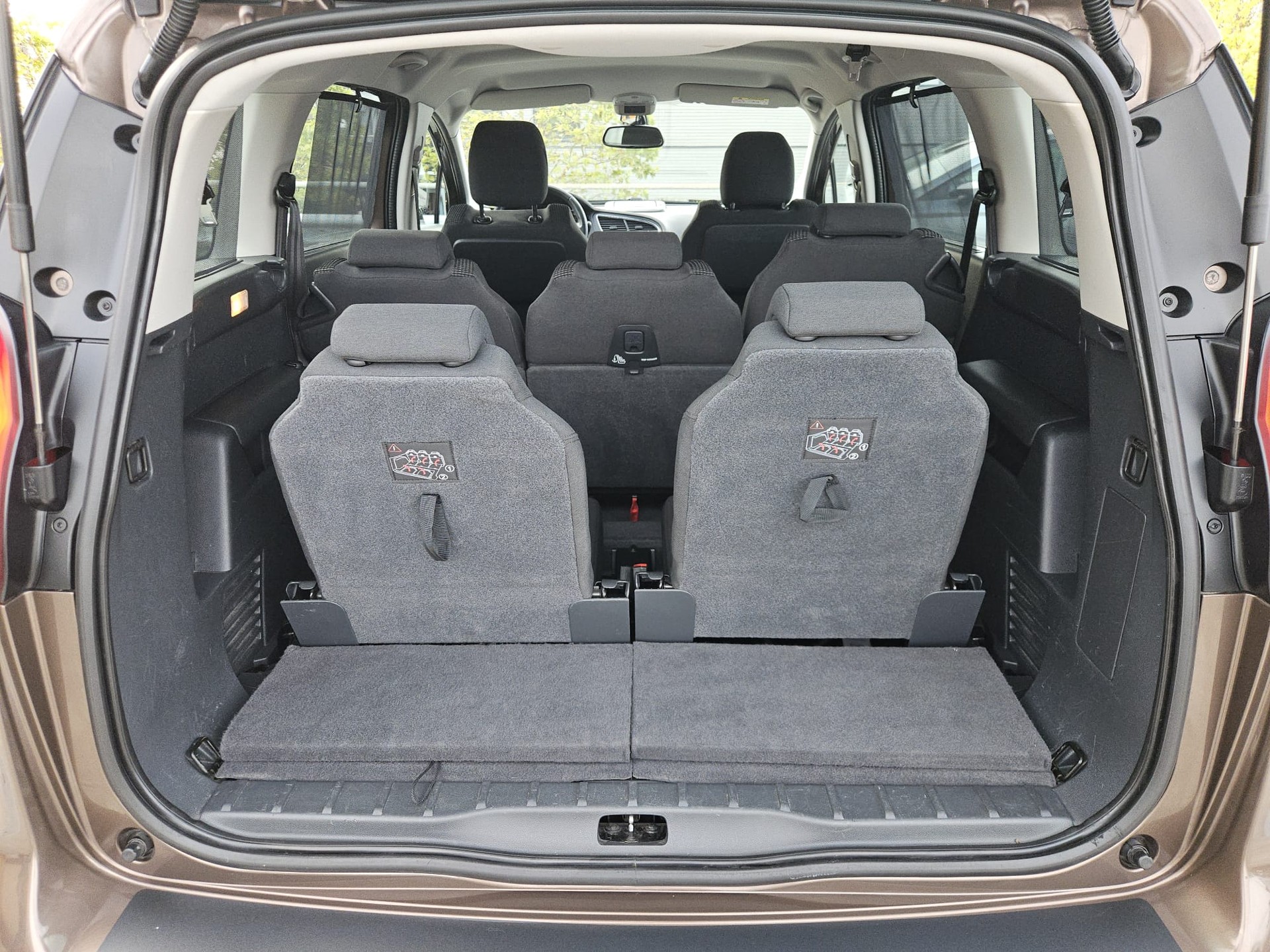PEUGEOT 5008 1.2 Pure Tech Active-image-12