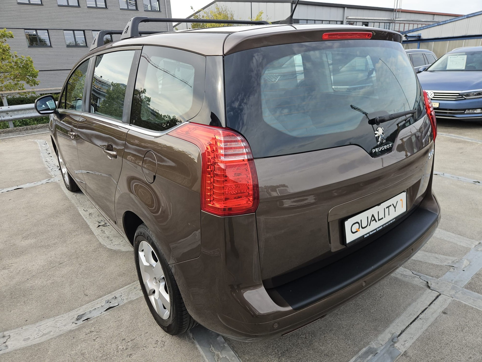 PEUGEOT 5008 1.2 Pure Tech Active-showroom-element-2