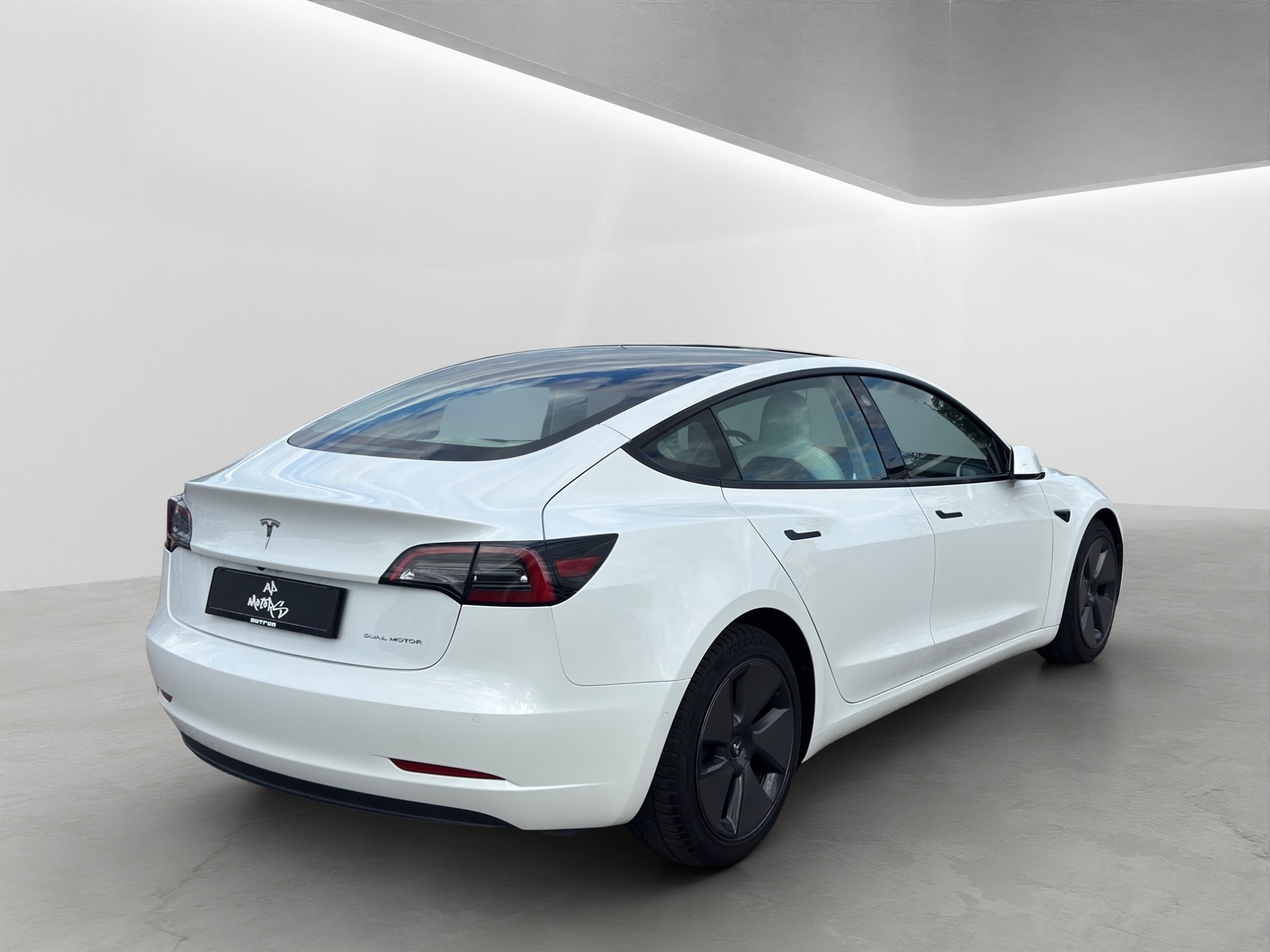 TESLA Model 3 Long Range Dual Motor AWD-image-3