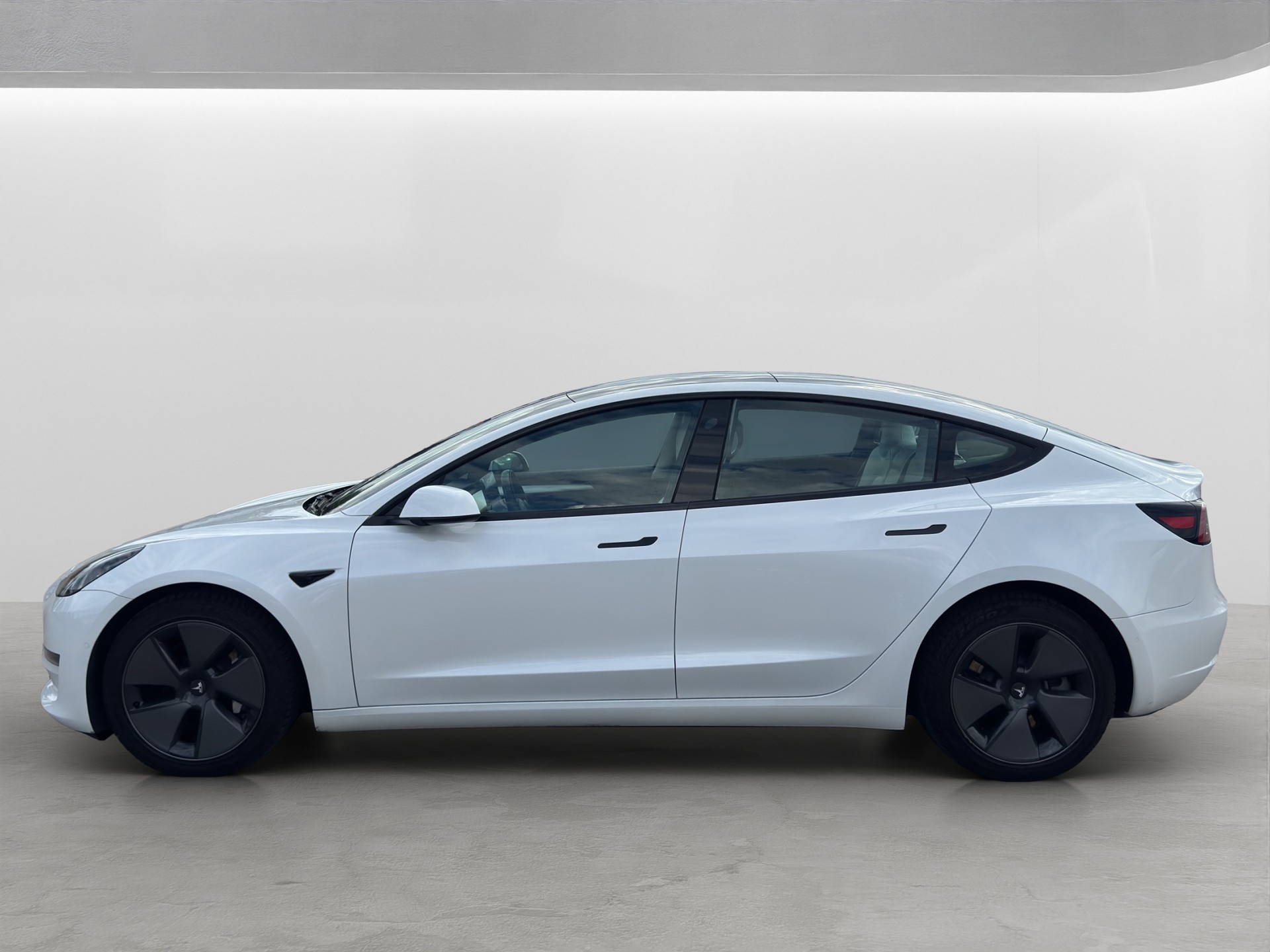 TESLA Model 3 Long Range Dual Motor AWD-image-7