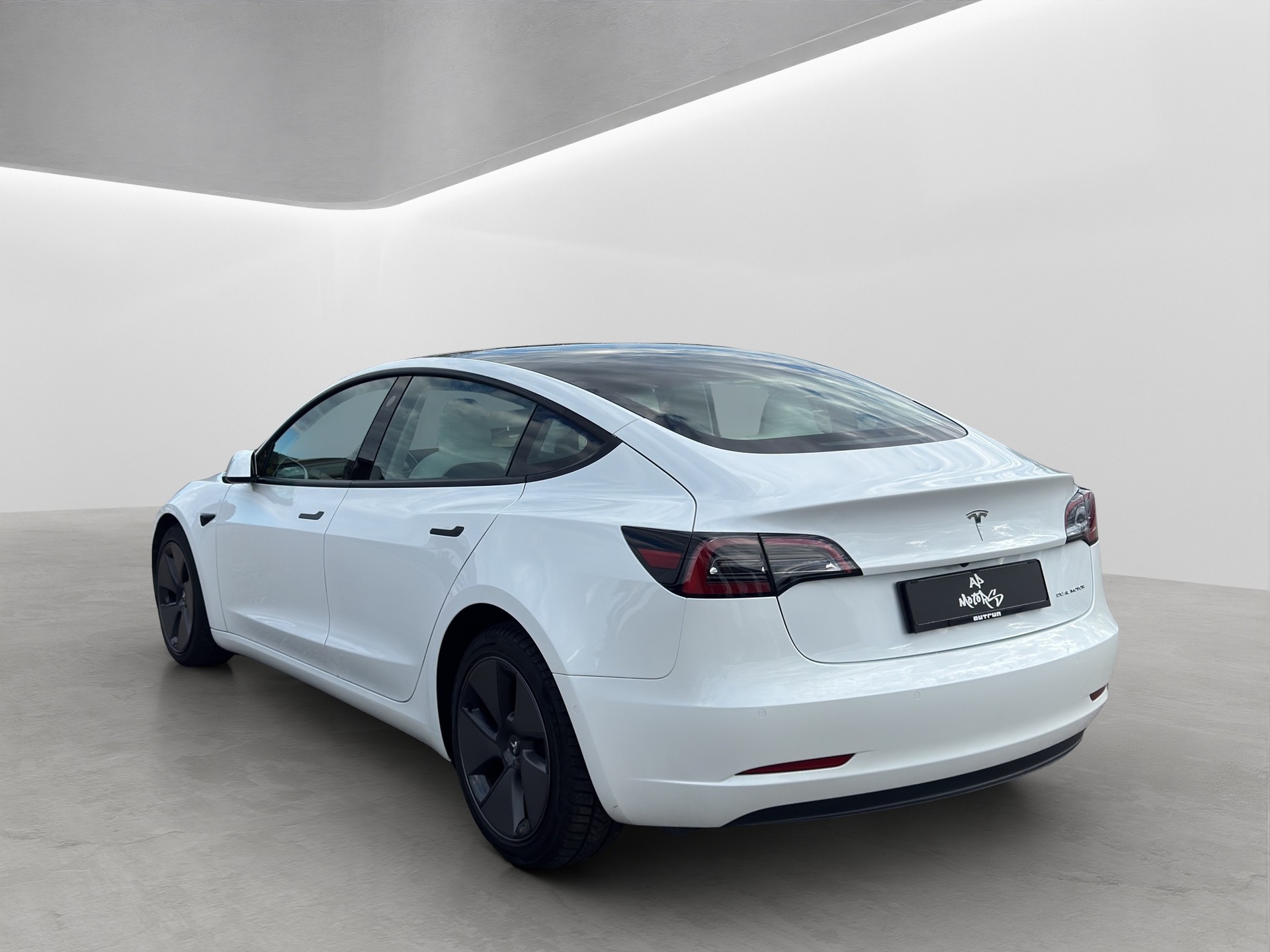 TESLA Model 3 Long Range Dual Motor AWD-image-1