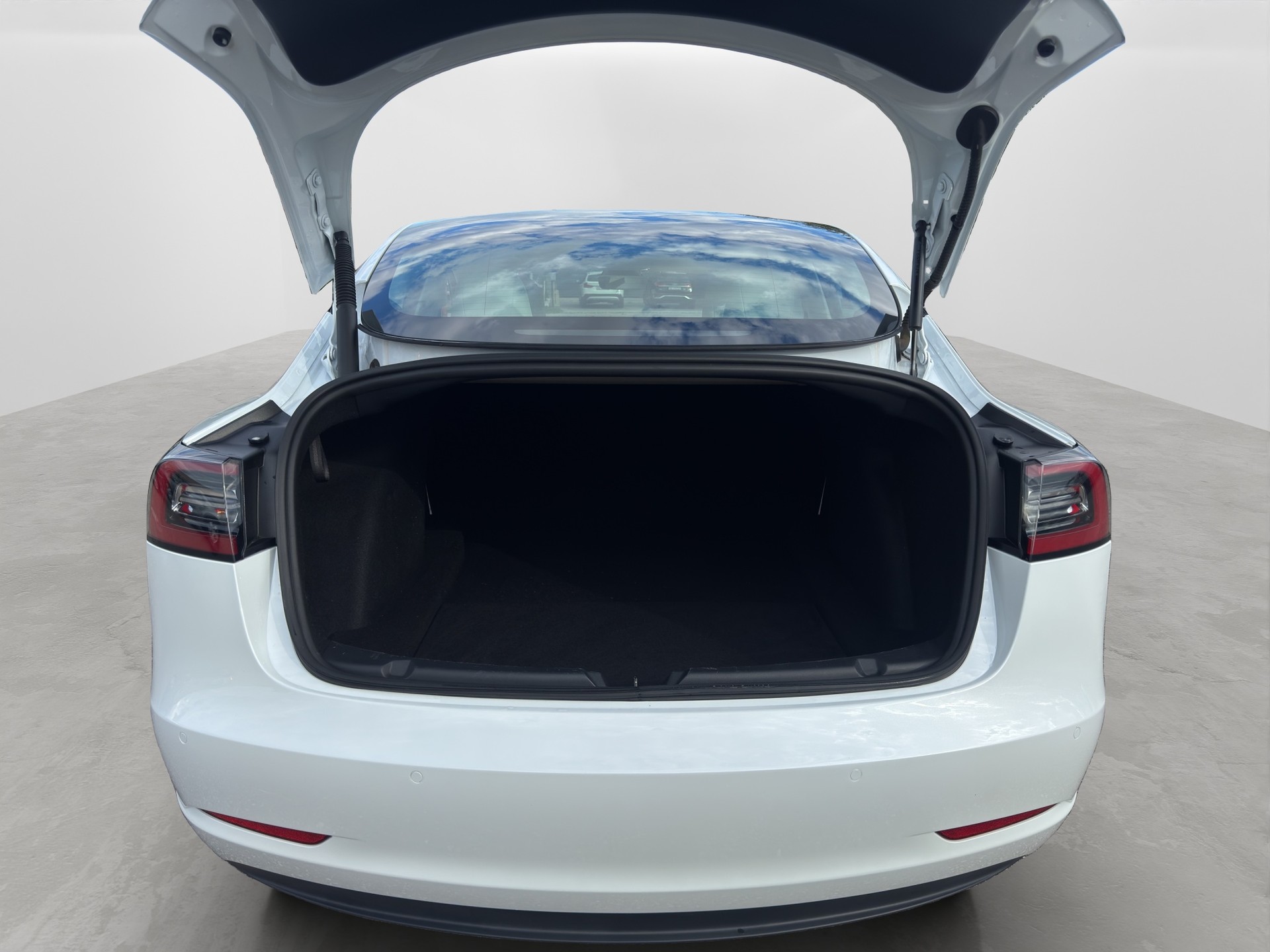 TESLA Model 3 Long Range Dual Motor AWD-image-17