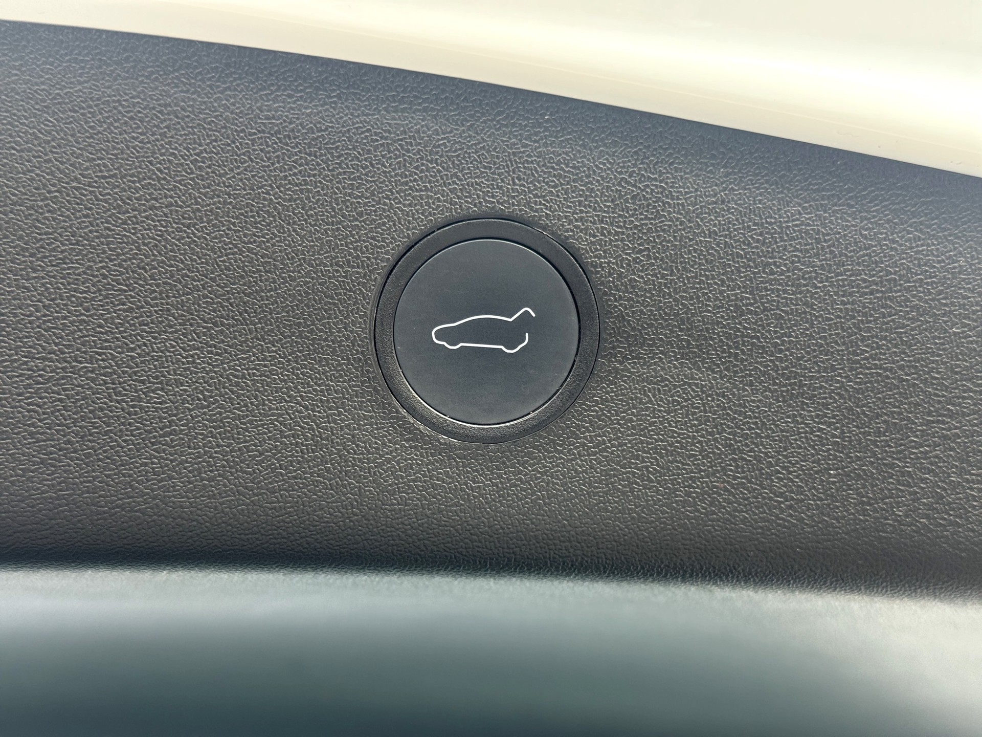 TESLA Model 3 Long Range Dual Motor AWD-image-18
