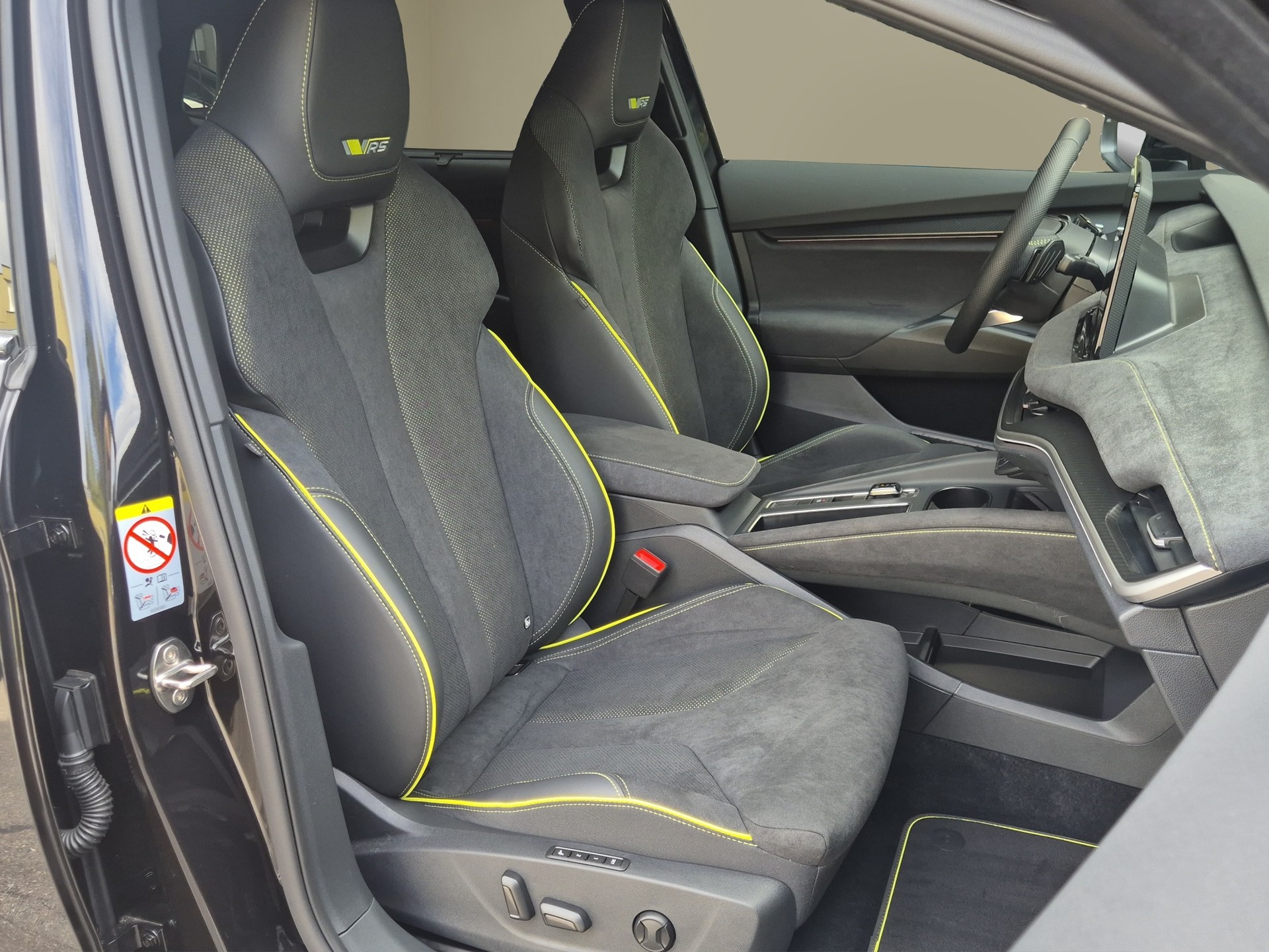 SKODA Elroq RS 4x4-image-16