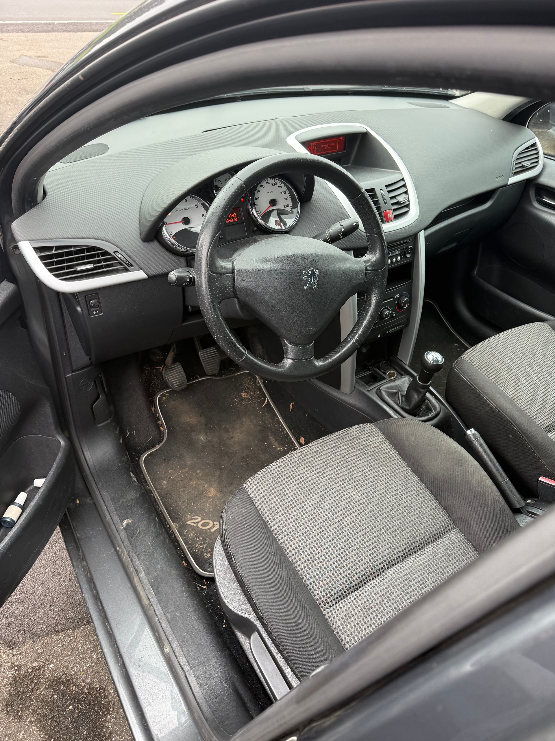PEUGEOT 207 1.4 16V Sport-image-5