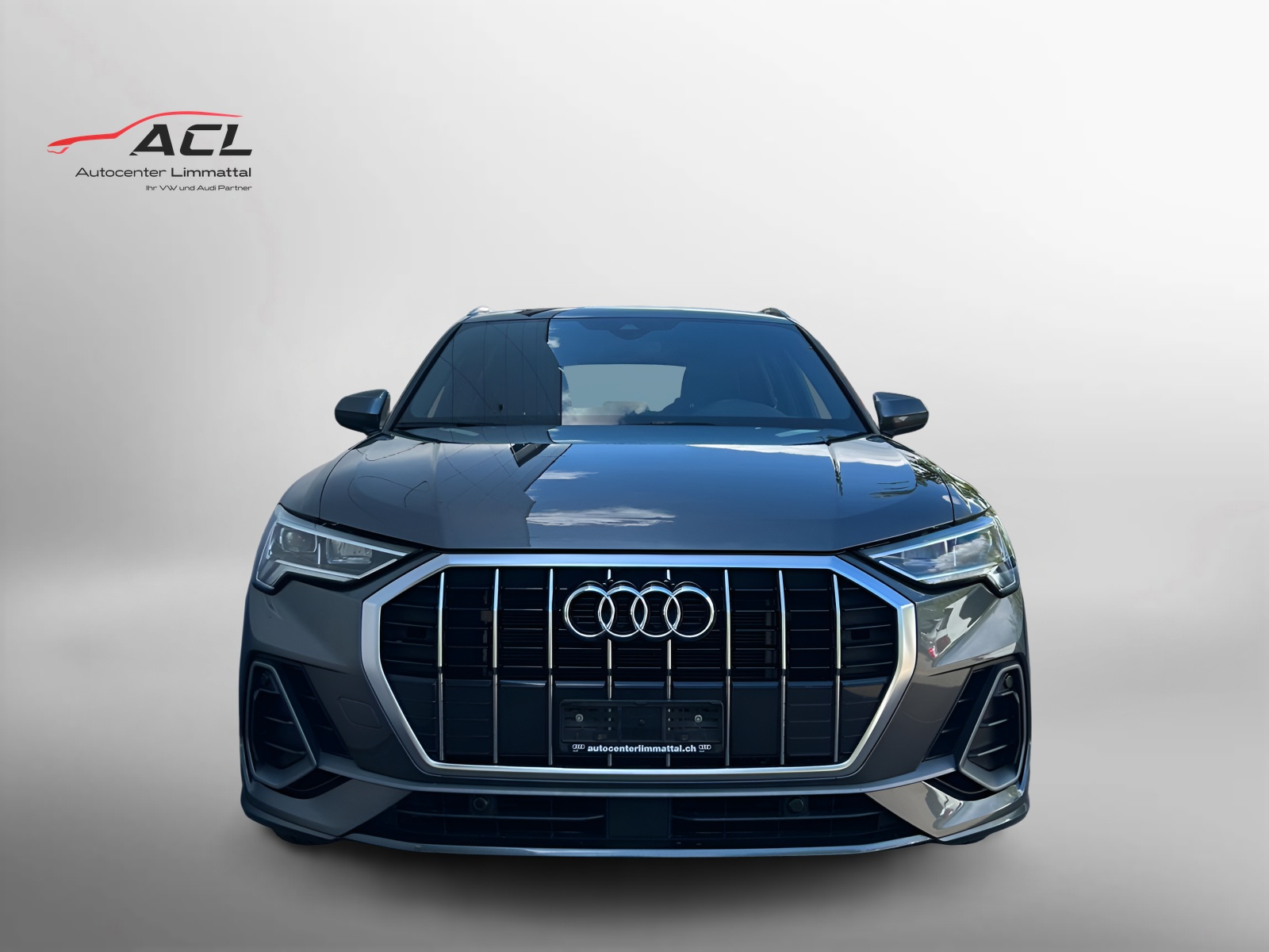AUDI Q3 45 TFSI e S line S-tronic-image-1