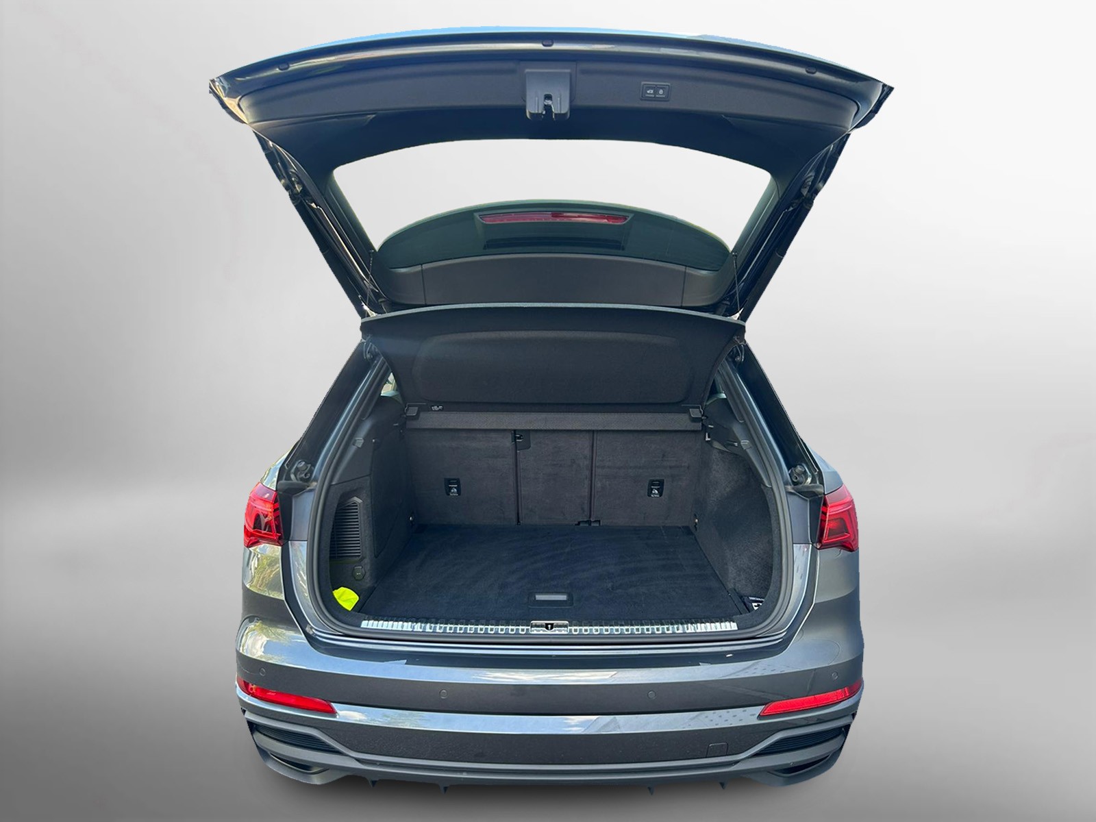 AUDI Q3 45 TFSI e S line S-tronic-image-9