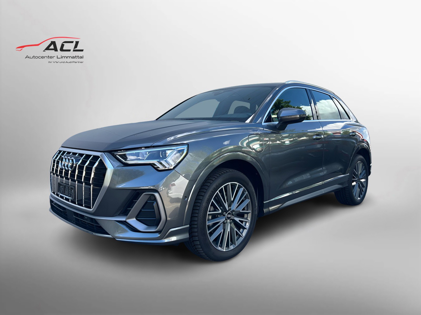 AUDI Q3 45 TFSI e S line S-tronic — slika 1