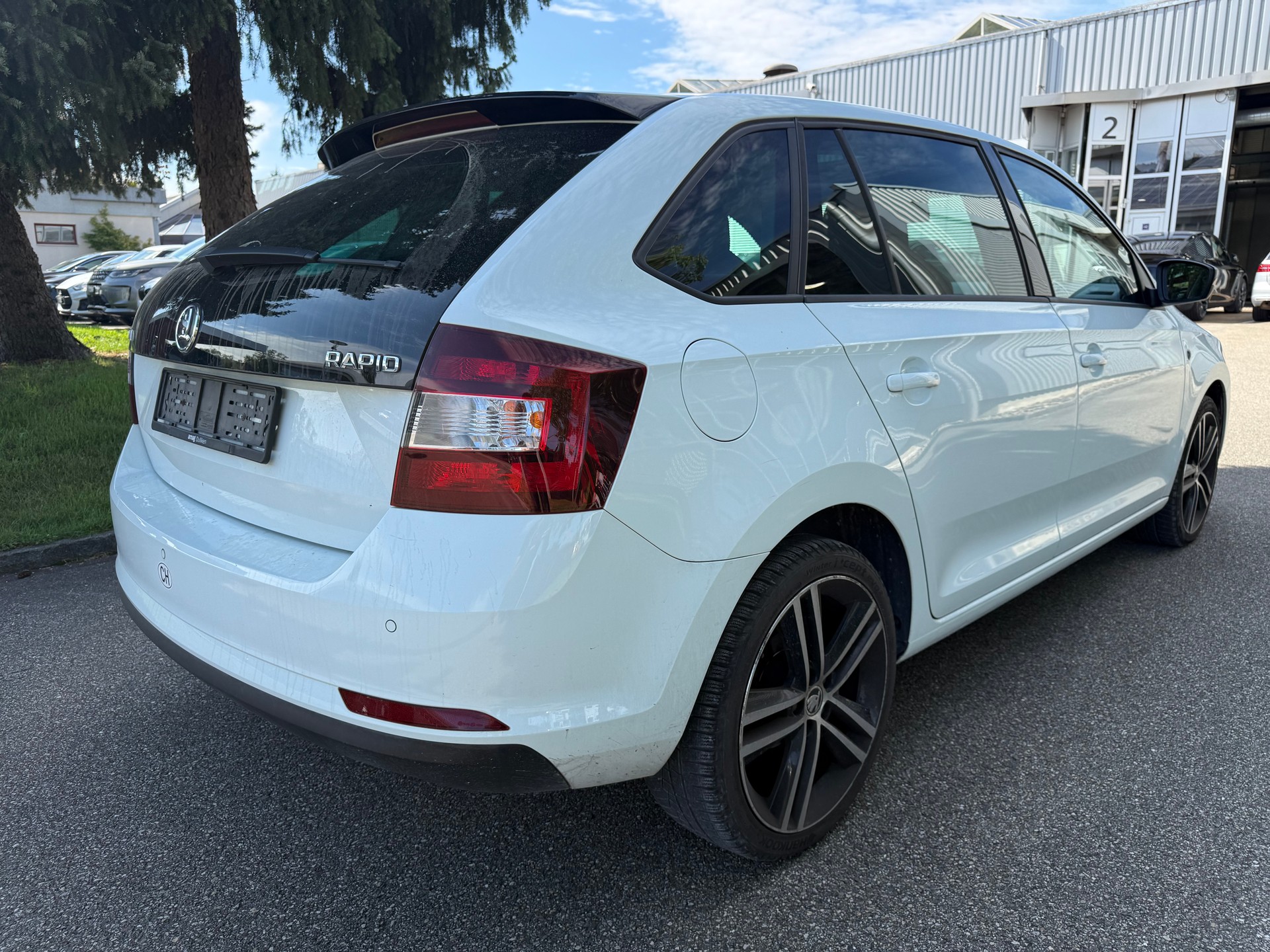 SKODA Rapid Spaceback 1.4 TSI Elegance DSG-image-2