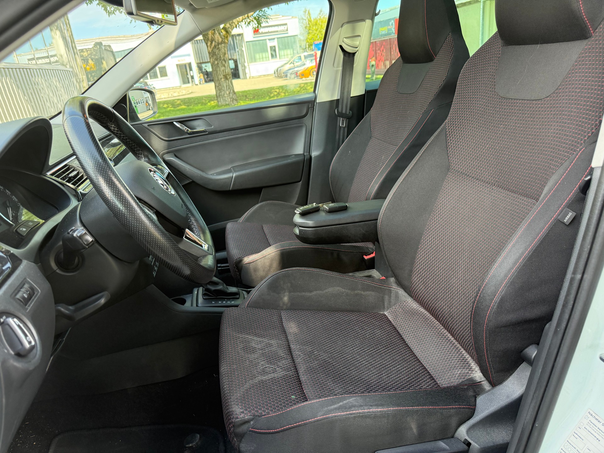 SKODA Rapid Spaceback 1.4 TSI Elegance DSG-image-8