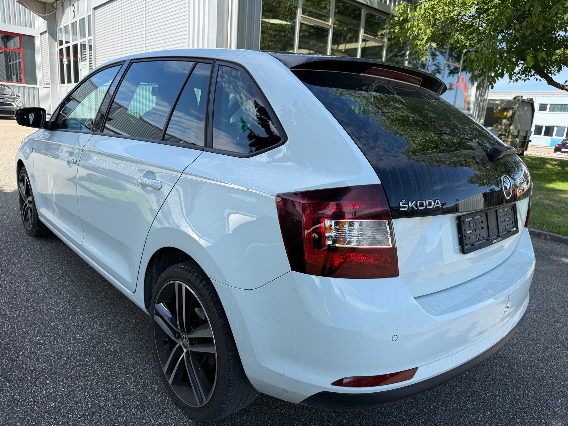 SKODA Rapid Spaceback 1.4 TSI Elegance DSG-image-4