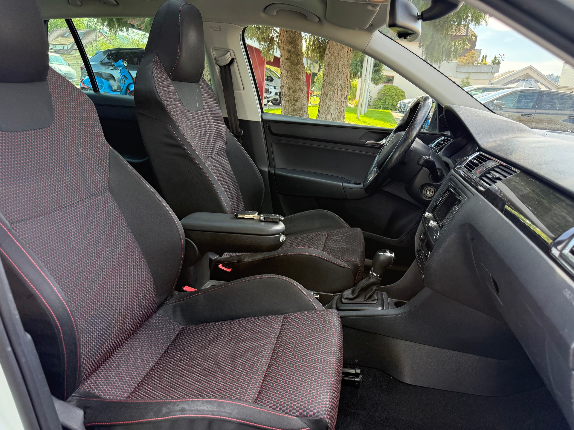 SKODA Rapid Spaceback 1.4 TSI Elegance DSG-image-9