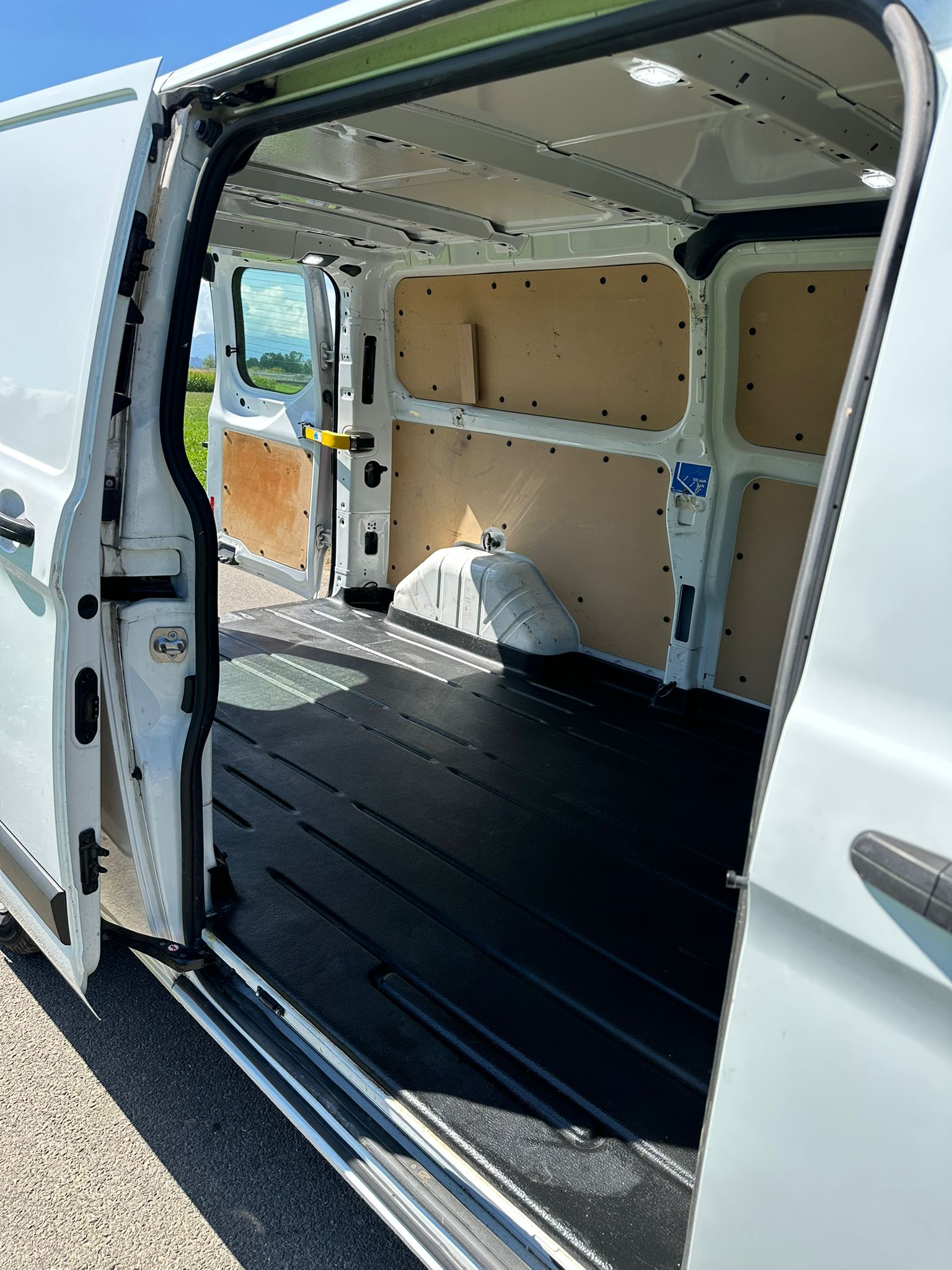 FORD Transit Custom Van 300 L2H1 Trend-image-12