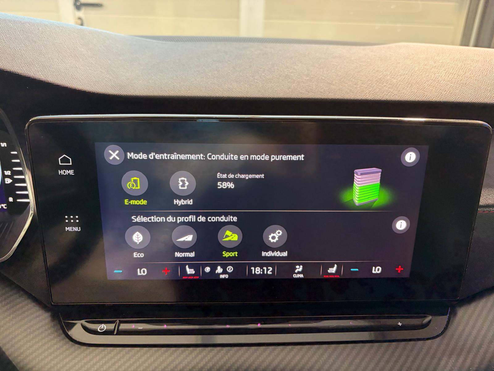 SKODA Octavia Combi 1.4 TSI PHEV DSG RS - Pack MY RS-image-24