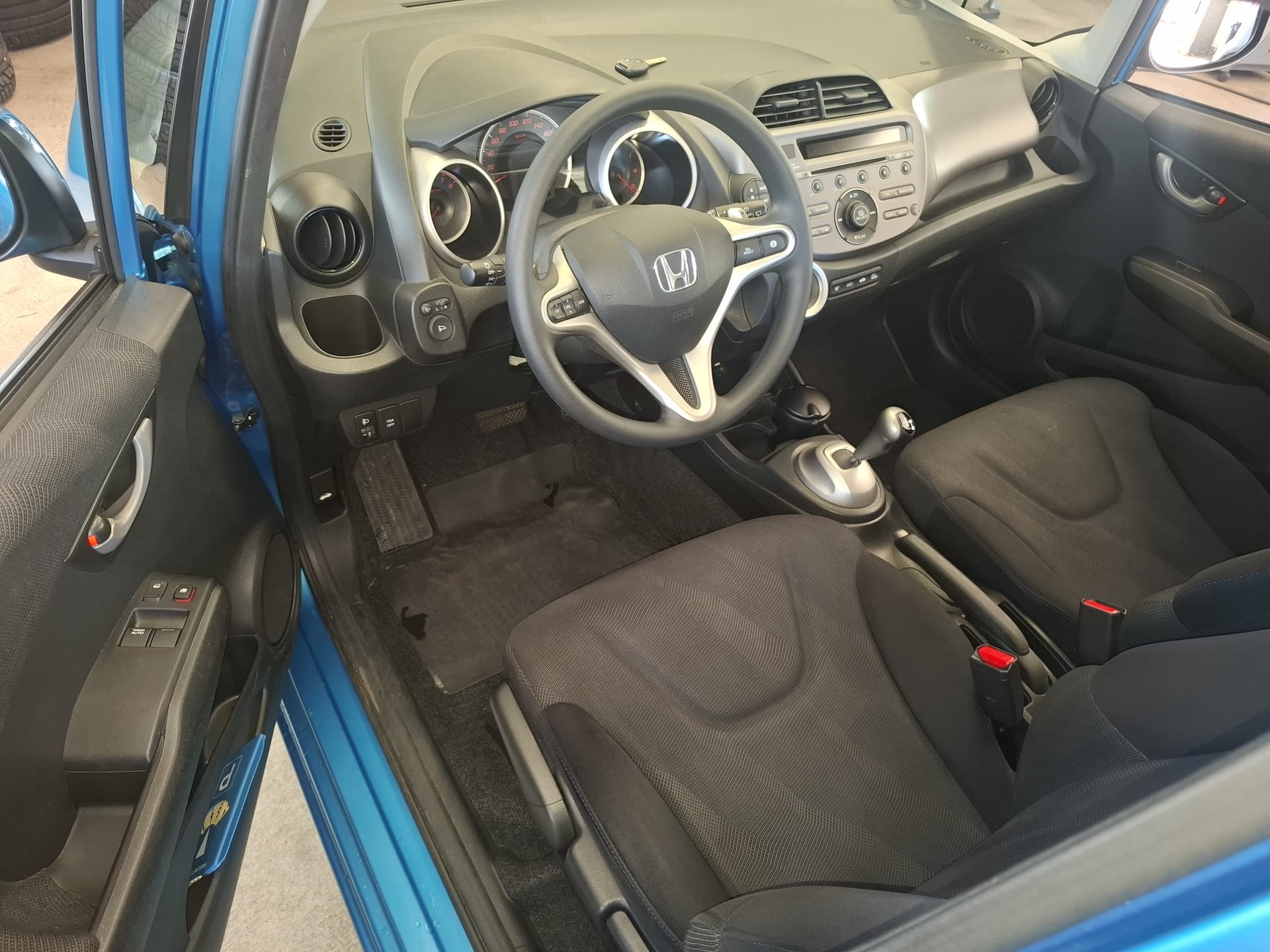 HONDA Jazz 1.4i Comfort i-Shift-image-8