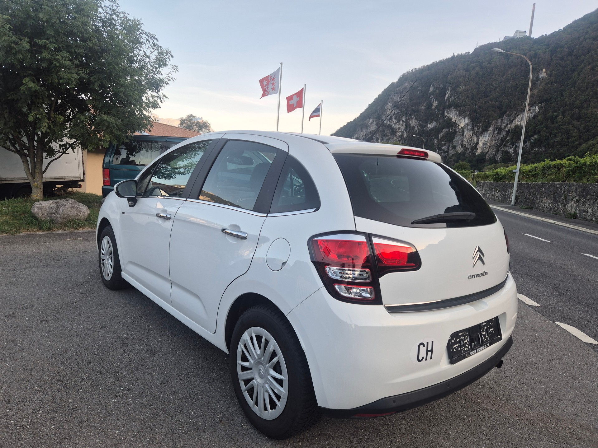 CITROEN C3 1.2i Exclusive-image-6