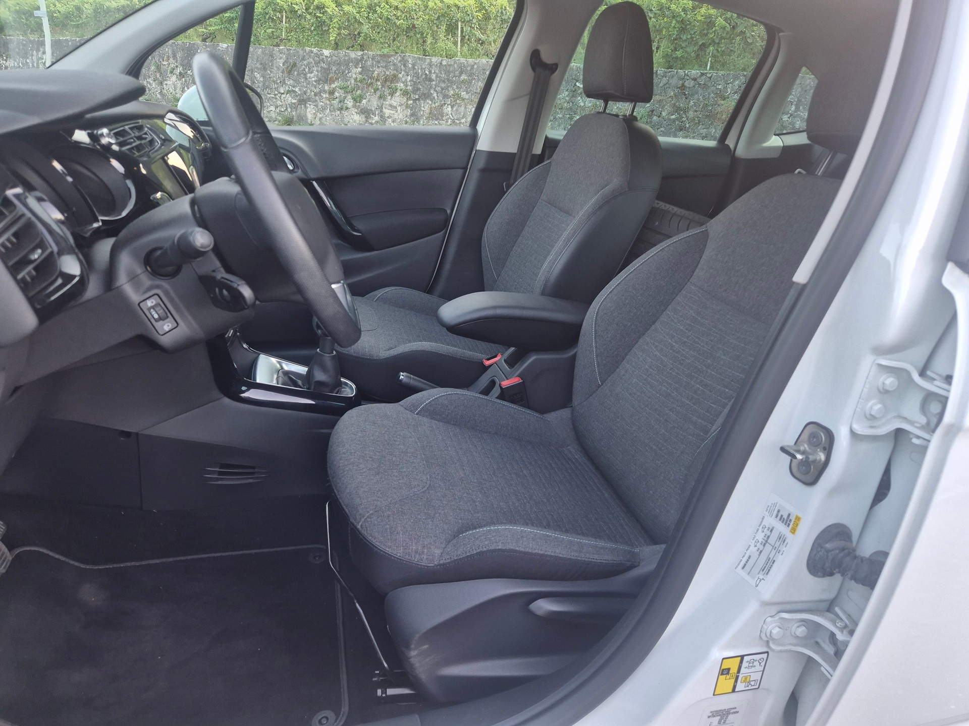 CITROEN C3 1.2i Exclusive-image-11