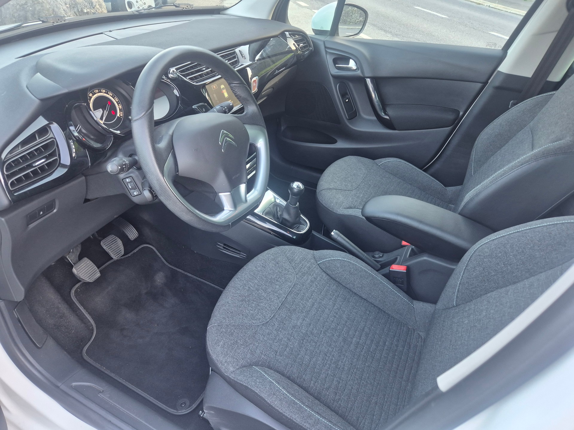 CITROEN C3 1.2i Exclusive-image-14