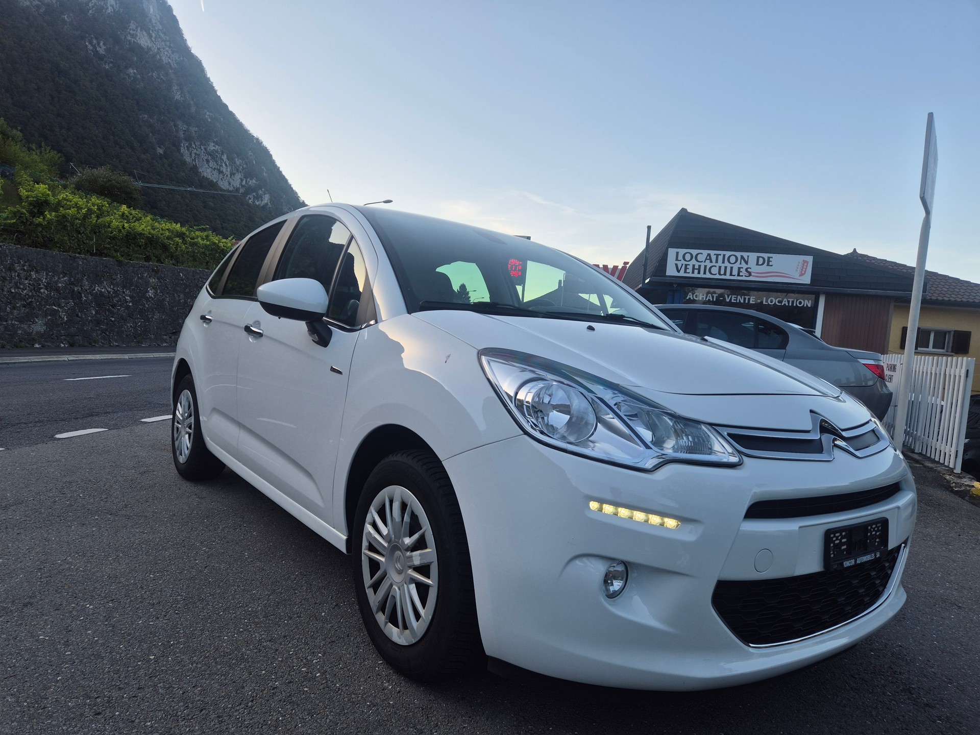 CITROEN C3 1.2i Exclusive-image-4
