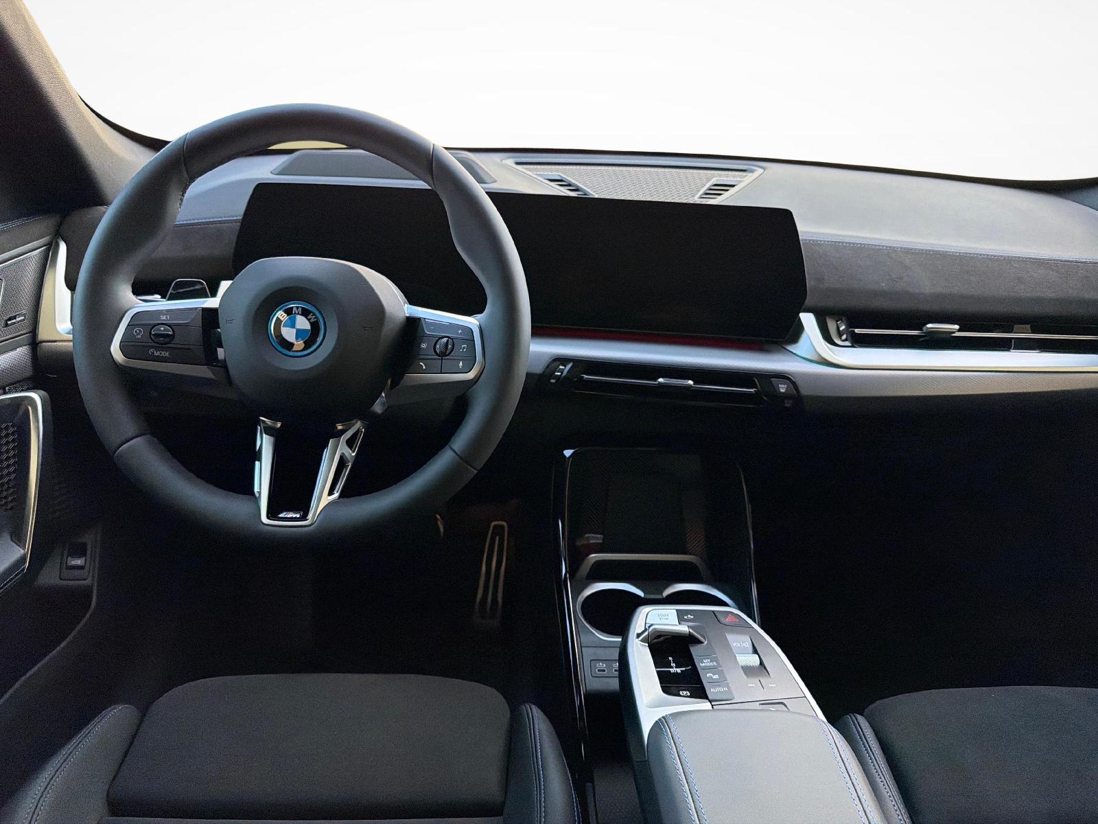 BMW iX1 30 xDrive-image-8