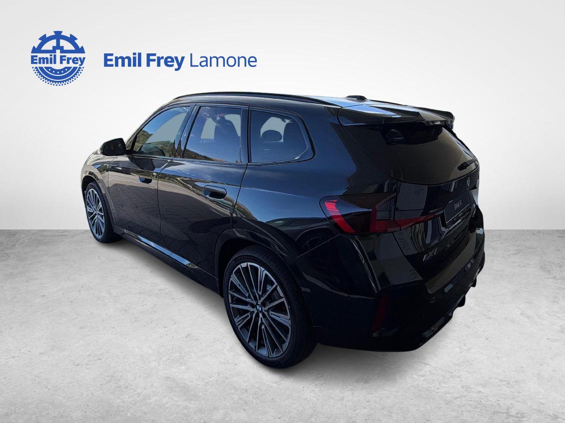BMW iX1 30 xDrive-image-2