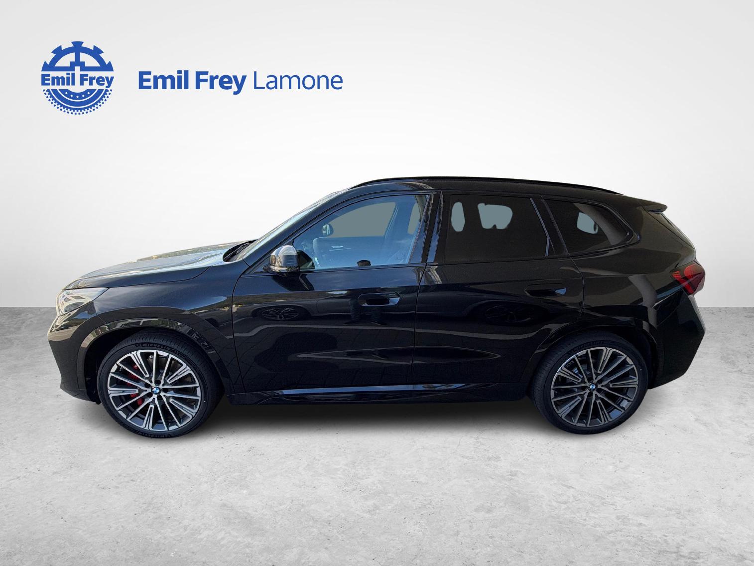 BMW iX1 30 xDrive-image-1