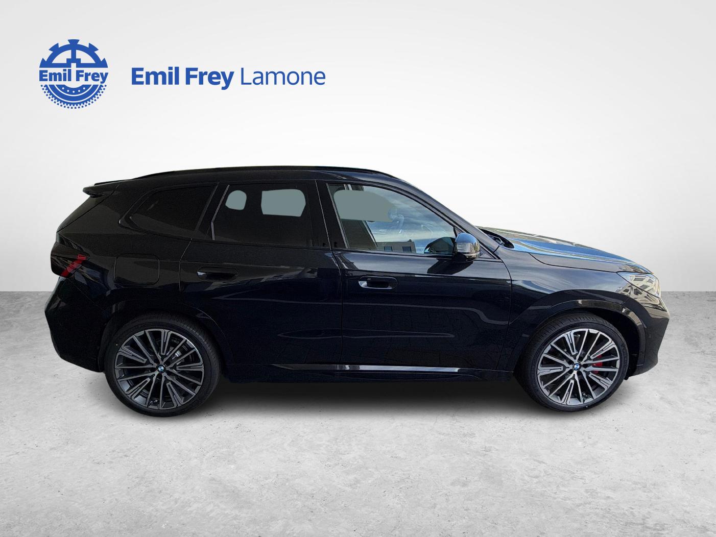 BMW iX1 30 xDrive-image-5