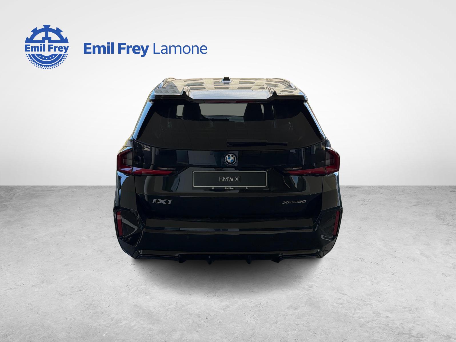 BMW iX1 30 xDrive-image-3