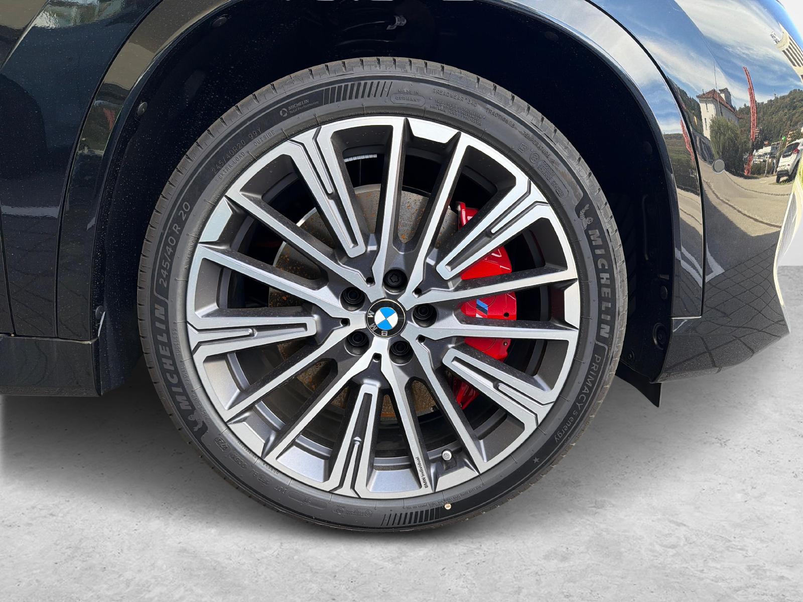 BMW iX1 30 xDrive-image-12
