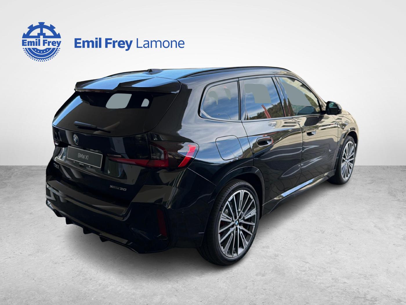 BMW iX1 30 xDrive-image-4