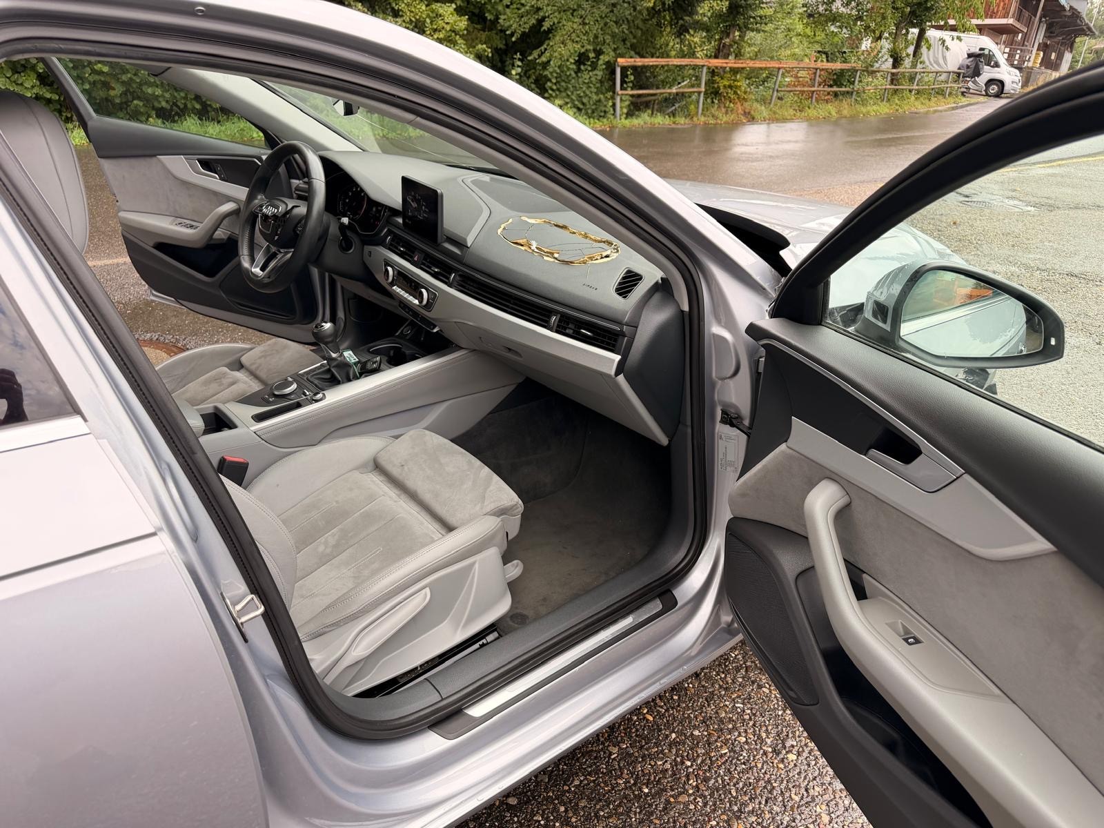 AUDI A4 Limousine 2.0 TFSI Design-image-12