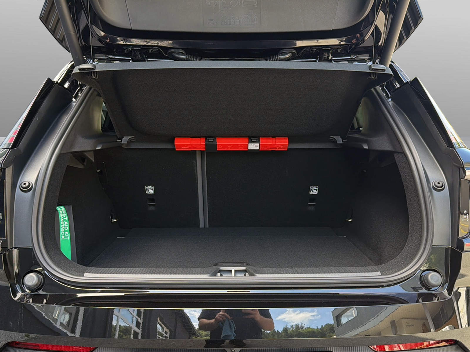 VOLVO EX30 E60 Plus Swiss Black Edition-image-9